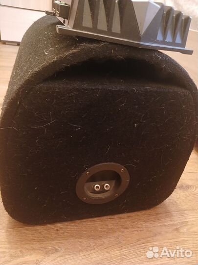 Сабвуфер и усилитель в автомобиль