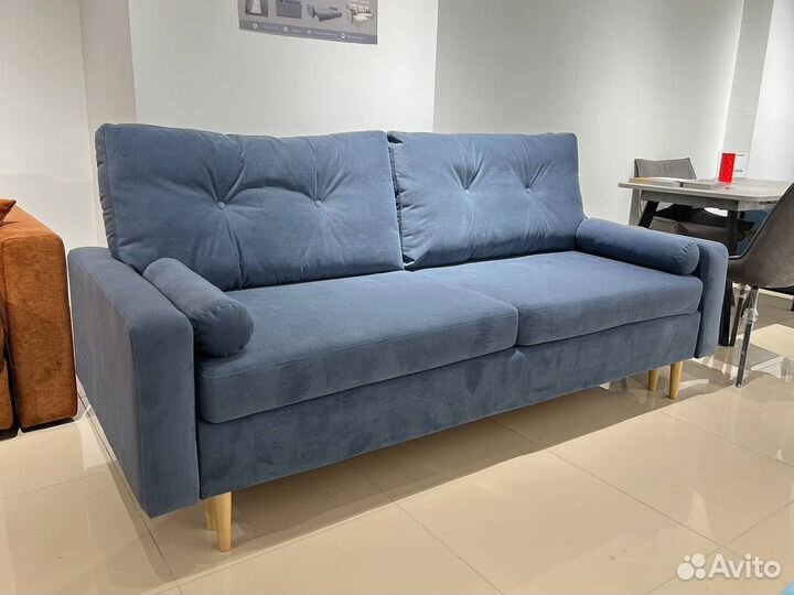 Диван на ножках