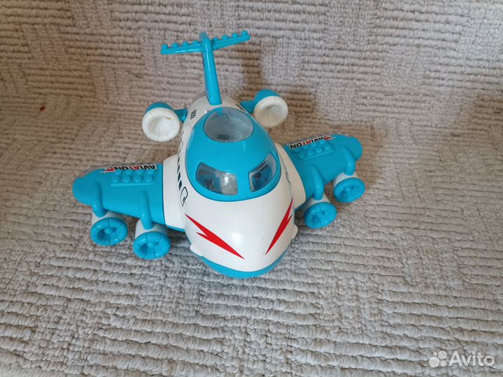 Самолет музыкальный