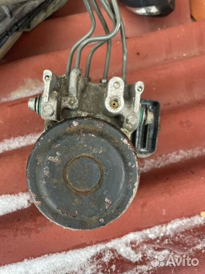 Блок ABS Toyota RAV4, III (XA30)