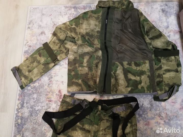 Защитный костюм с кевларовыми вставками