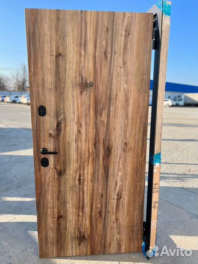 Дверь входная Вуд