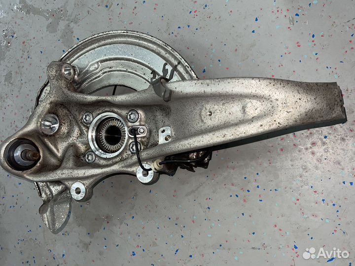 Кулак передний правый BMW G30 G31 Xdrive