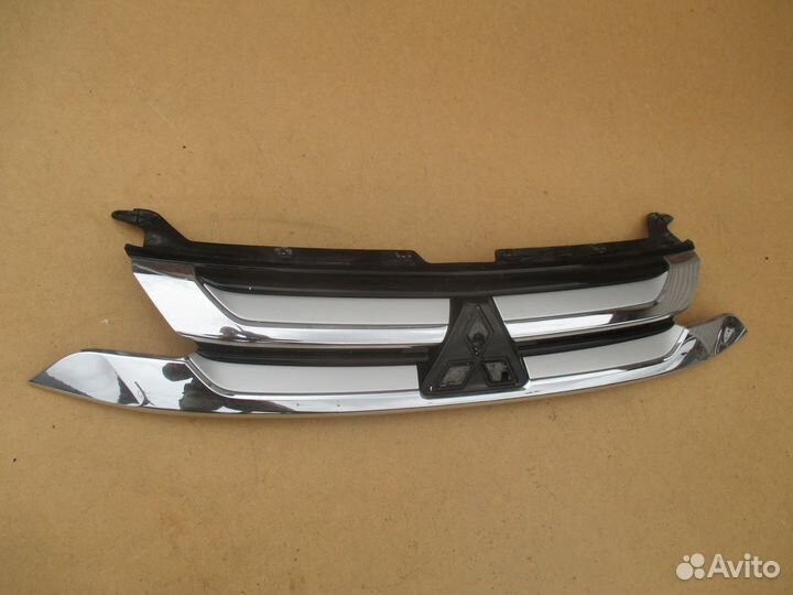 Решетка радиатора Mitsubishi Outlander 2015-2018