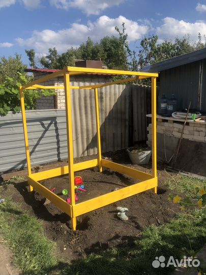 Песочница с крышей