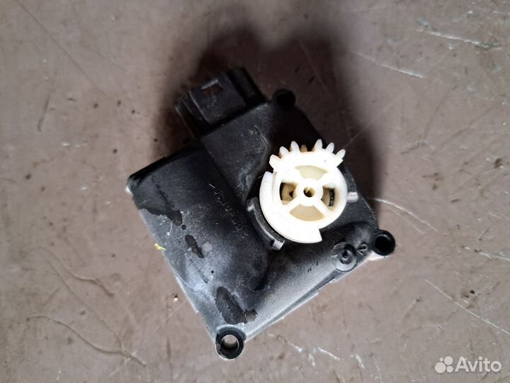 Моторчик заслонки печки Audi A6 C6