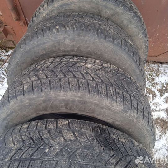 Goodyear UltraGrip Ice 235/65 R17
