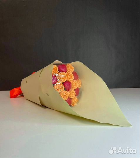 Шоколадные Розы и Сердца - 19 шт в Букете