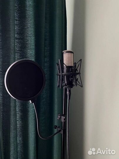 Студийный микрофон Akg p220