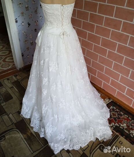 Свадебное платье со шлейфом 46-48
