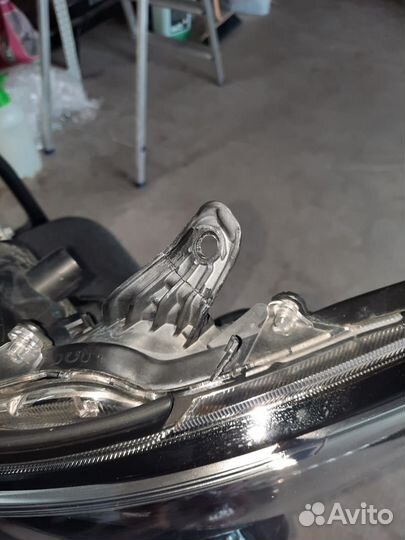 Продам фару переднюю левую Toyota Vellfire 30