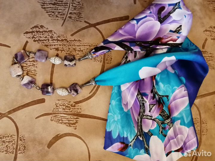 Шарфы и платок с украшением