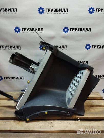 Подножка кабины правая Volvo FH4 82141521