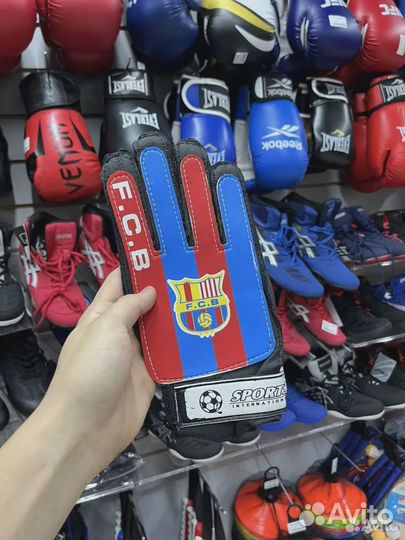 Вратарские перчатки