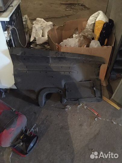 Брызговик моторного отсека