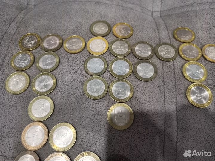Лот юбилейных монет 10р. Биметалл. 70 монет