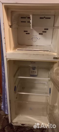 Холодильник Whirlpool