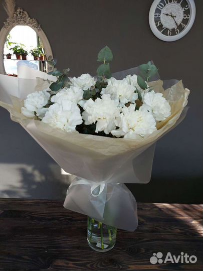 Белые гвоздики с тишью