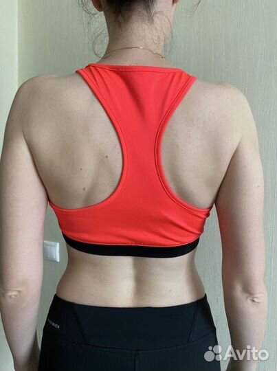 Спортивный топ reebok новый