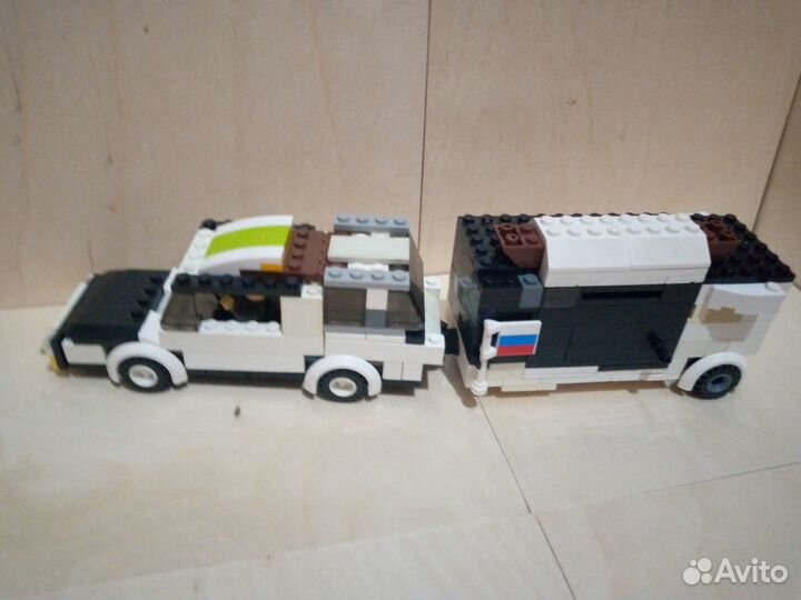 Продам машинку из Лего делал сами