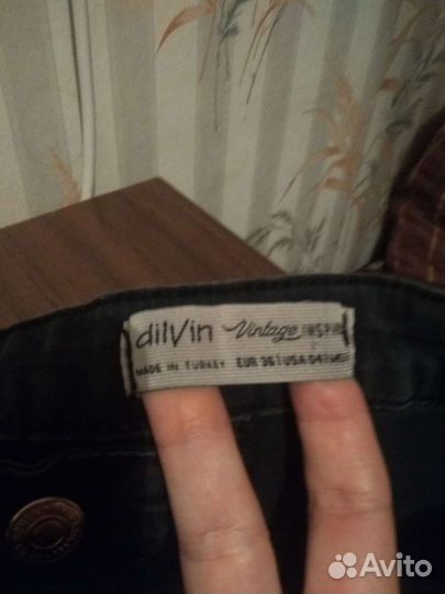 Свитер и джинсы