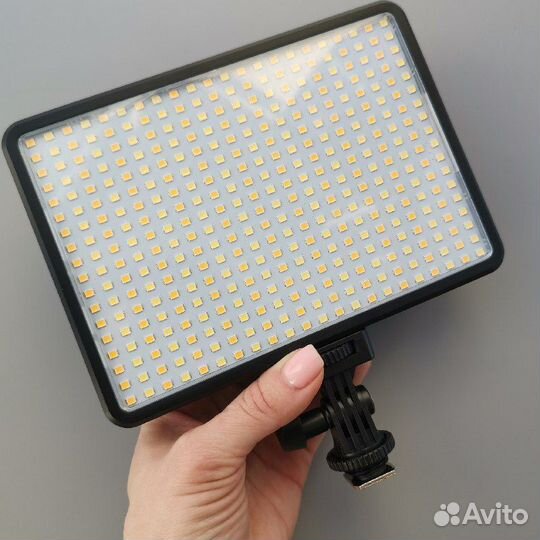 Видеосвет Fujimi FJ-SMD520B