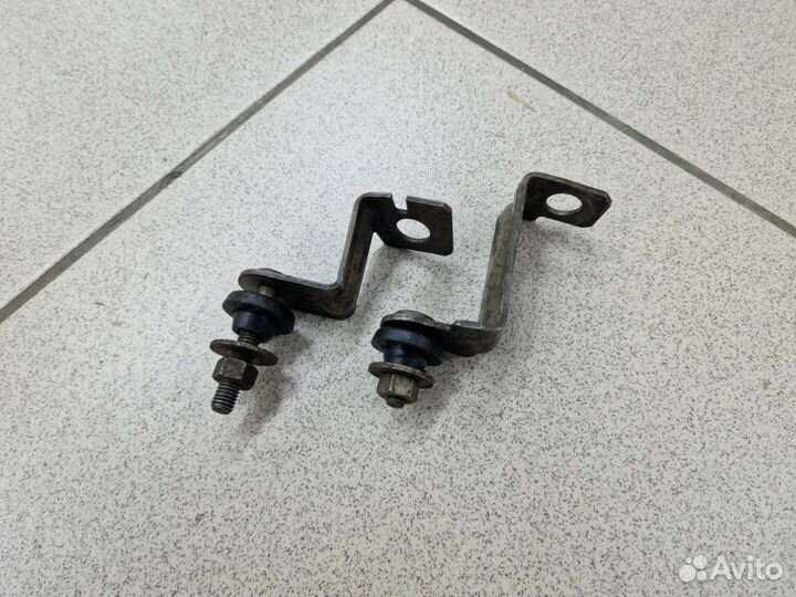 Кранштейн радиатора кондиционера Ауди 80 Б4/Б3 к-т