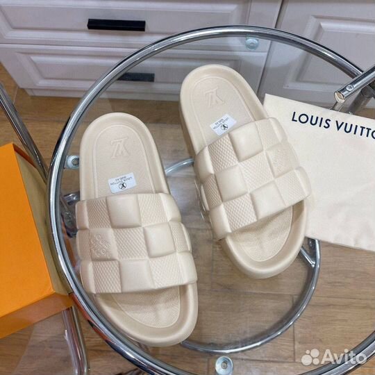 Шлепанцы Louis Vuitton