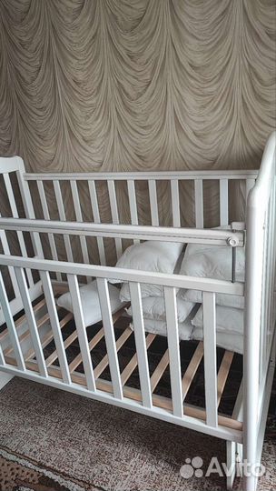 Детская кроватка с поперечным маятником