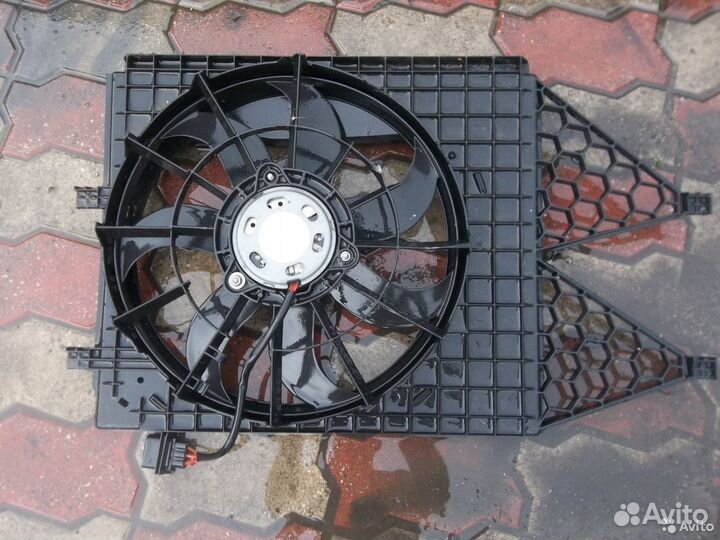 VW Volkswagen Polo Sedan вентилятор охлаждения