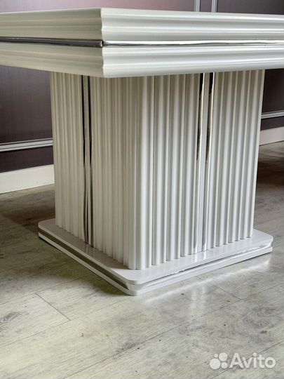 Обеденный стол