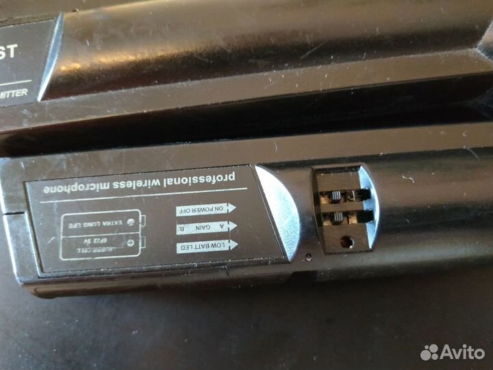 Радиомикрофоны + база Invotone WM210