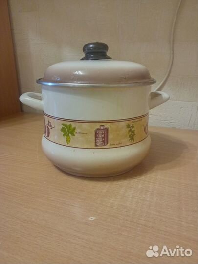 Кастрюля эмалированная