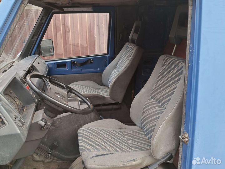 Передние сиденья на микроавтобус Мерседес мв100