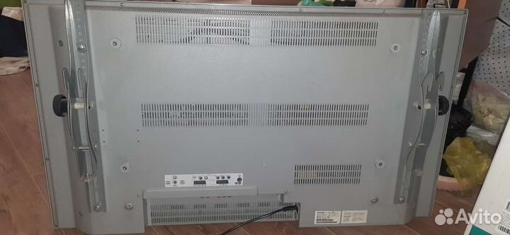 Телевизор Philips uvsh lc 370wx1- sl04
