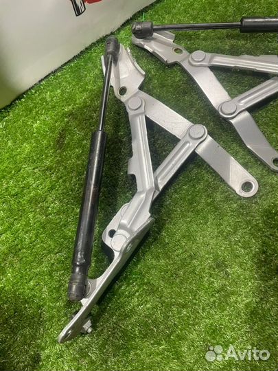 Петля крышки багажника Mitsubishi Lancer X CY4A