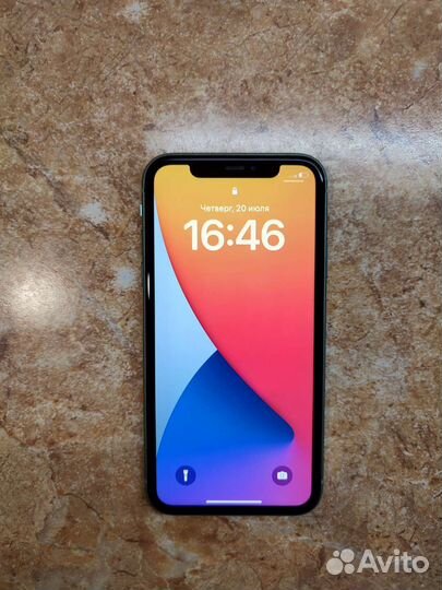 Телефон iPhone 11