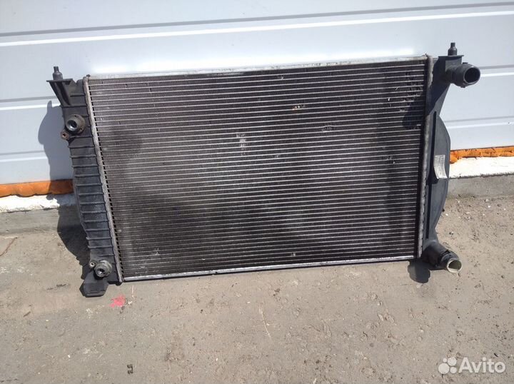 Радиатор охлаждения Audi A4 B7 2004-2008