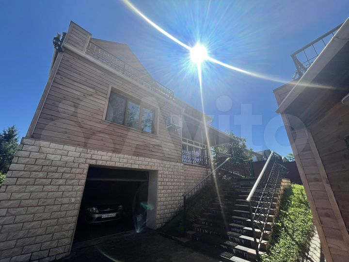 Дом 373 м² на участке 16 сот.