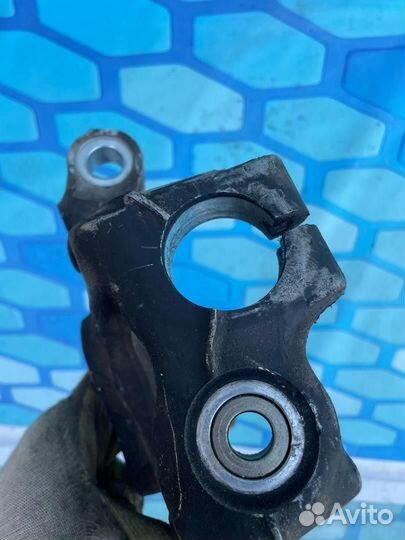 Кулак поворотный передний правый 8K0407254R