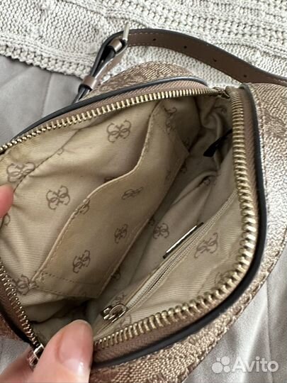 Поясная сумка Guess