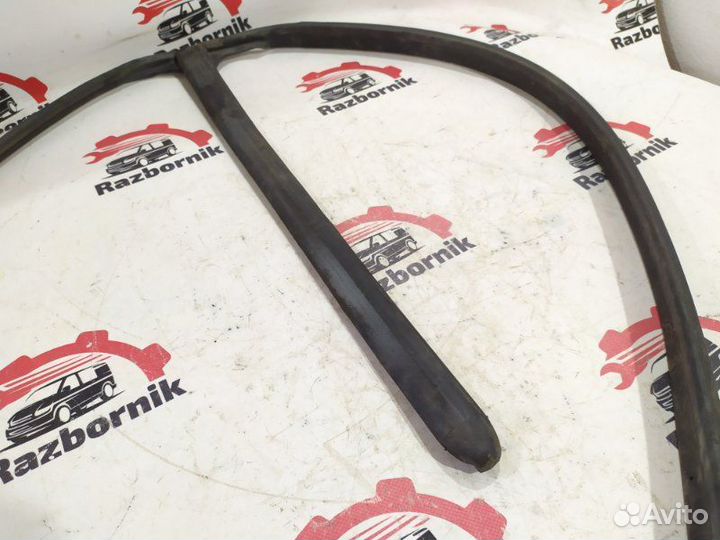 Уплотнительная резинка боковой двери задняя левая