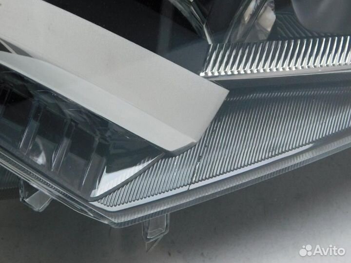 Фара левая Toyota RAV4