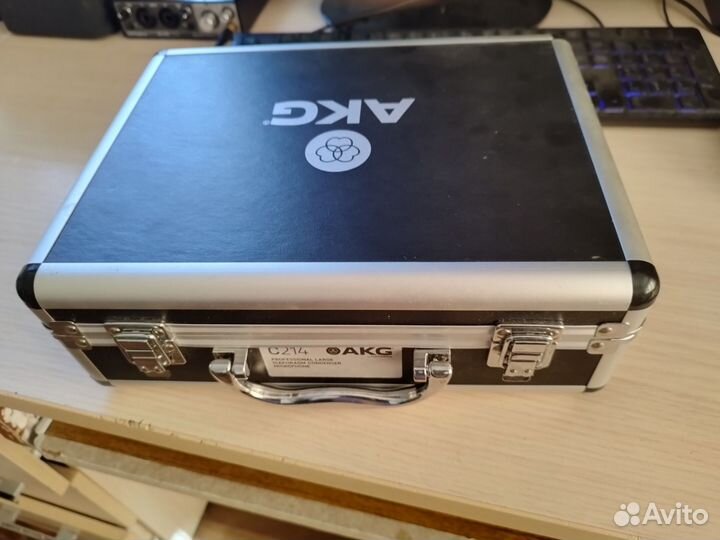 Студийный микрофон