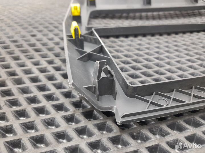 82265932 Элемент консоли Renault T