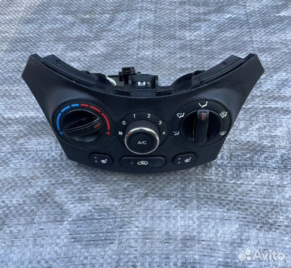 Блок управления климатом Hyundai Solaris