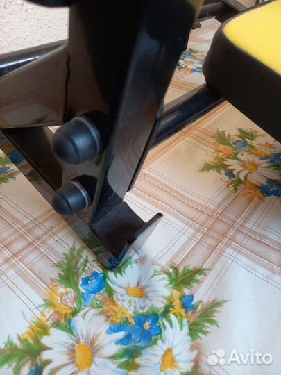 Турник навесной с мягкой спинкой и подлокотниками