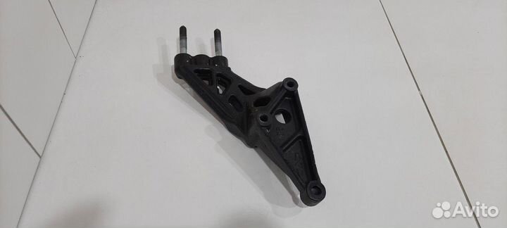 Кронштейн опоры двигателя правый