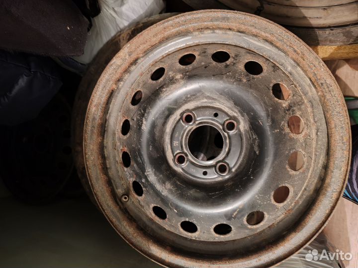 Стальные диски r14 стояли на Митсубисси Кольт