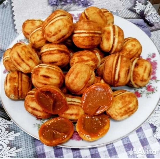 Орешки со сгущенкой (домашние) и торты